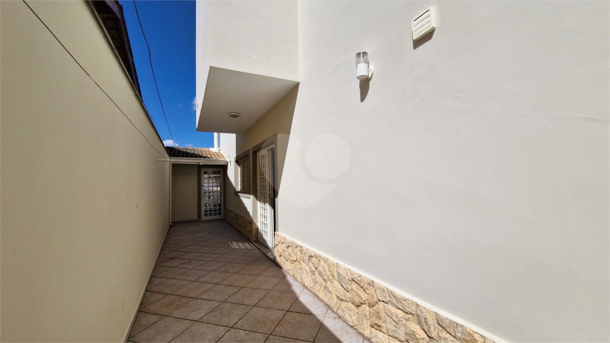 Casa sofisticada à venda em bairro nobre de Atibaia | 3 dormitórios | 408 m²