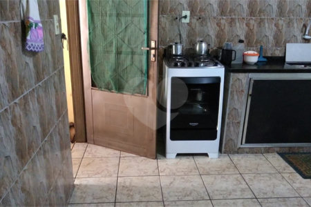 Casa térrea com 2 dormitórios.
