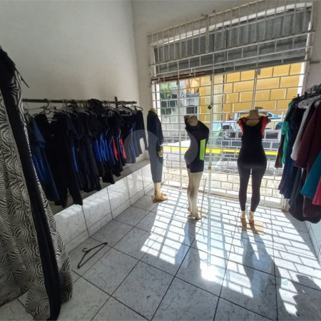 Salão comercial com 206,00 m² .