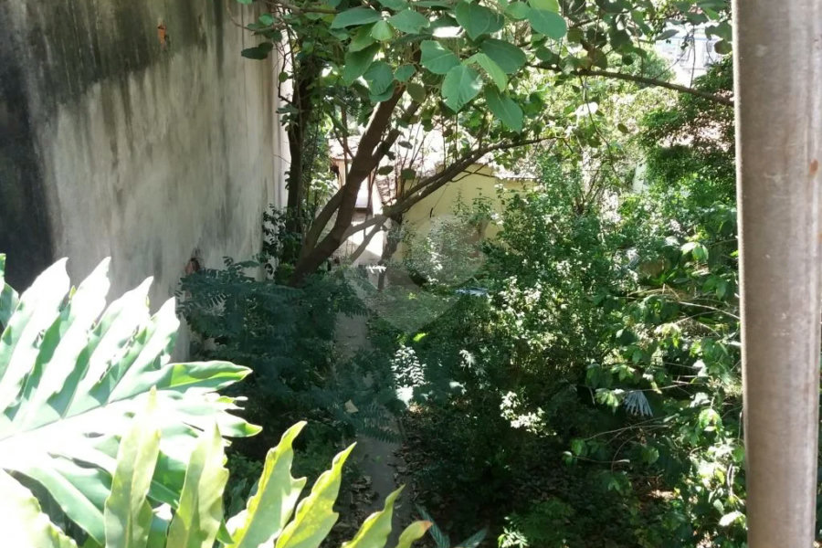 Casa térrea à venda em local tranquilo e arborizado