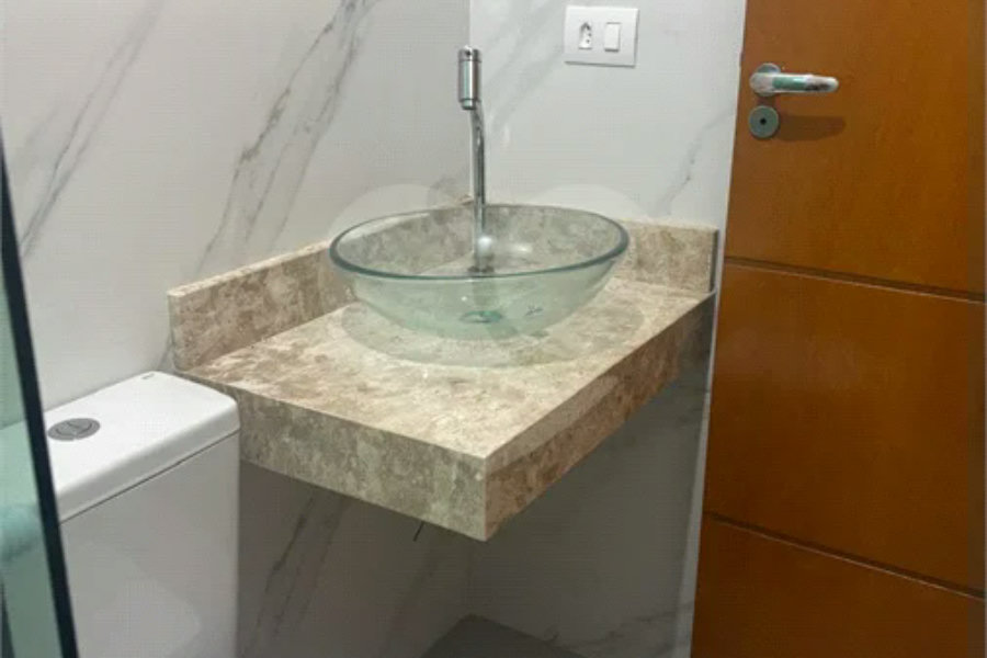 Sobrado à venda ou para alugar com 3 suítes em Horto, São Paulo, SP