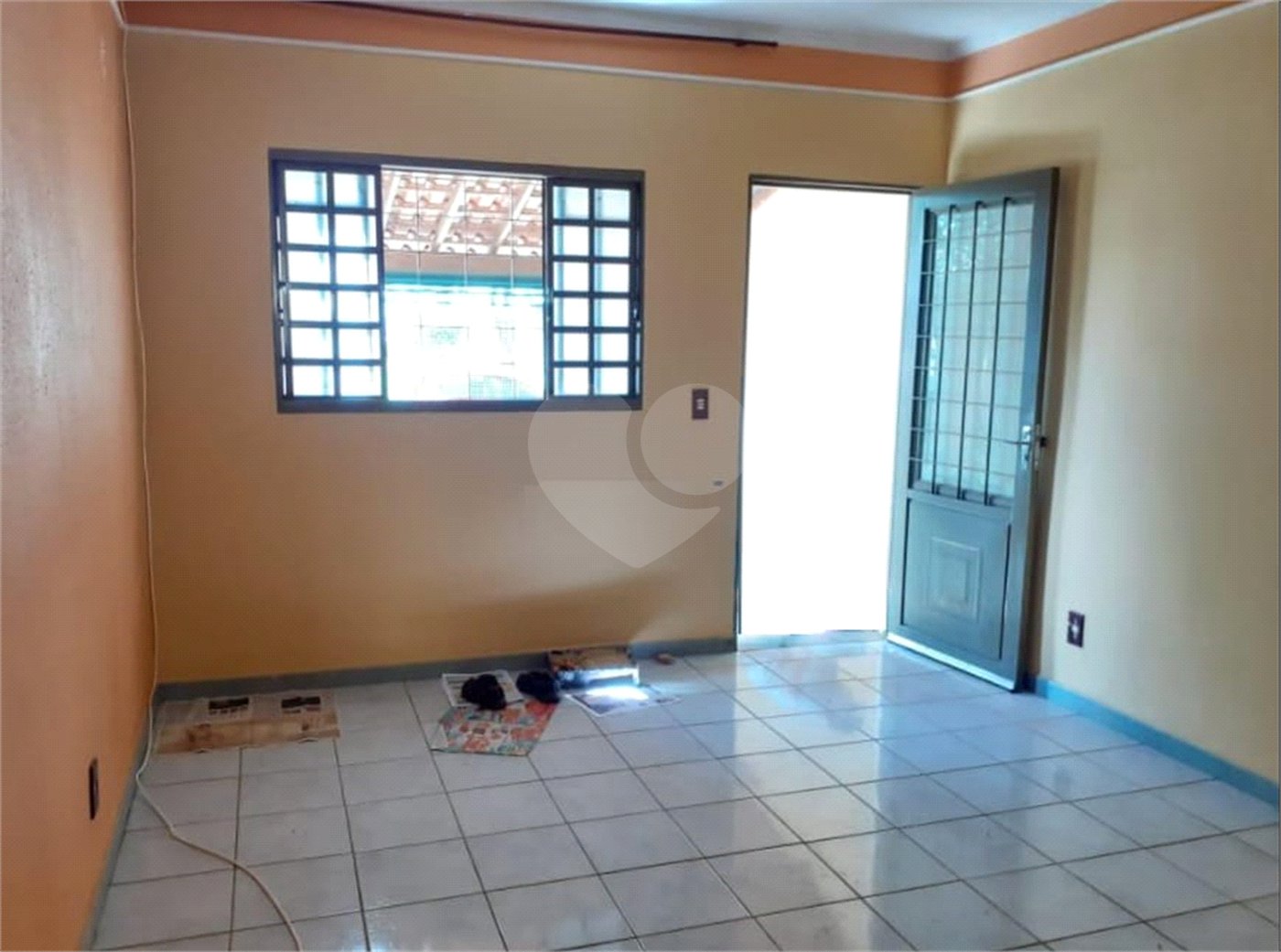 Casa Térrea com 2 dormitórios.