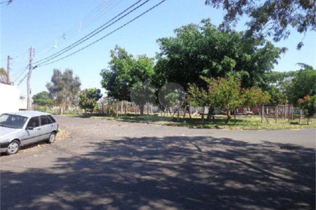 Casa Térrea com 2 dormitórios.