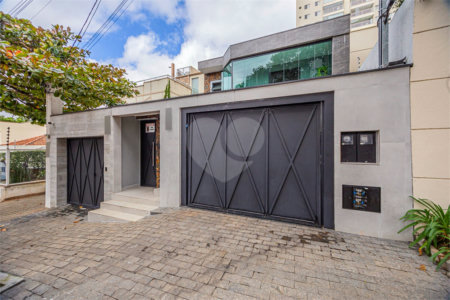 Casa à venda com 5 quartos, sendo 1 suíte,  em Chácara Inglesa, São Paulo, SP