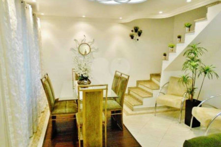 Casa à venda com 3 quartos, sendo 1 suíte, no condomínio Villaggio Di Firenze, São Paulo - SP