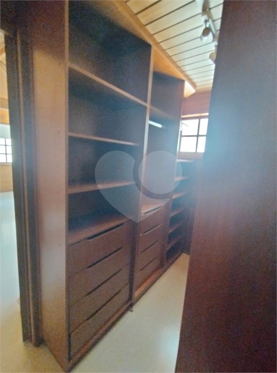 Casa à venda com 3 quartos, sendo 1 suíte, no condomínio Bosque de Greviléa, Vinhedo - SP