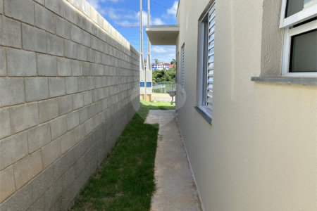 Casa à venda com 3 quartos, sendo 1 suíte,  no condomínio Residencial Vila Amarone, Sorocaba - SP