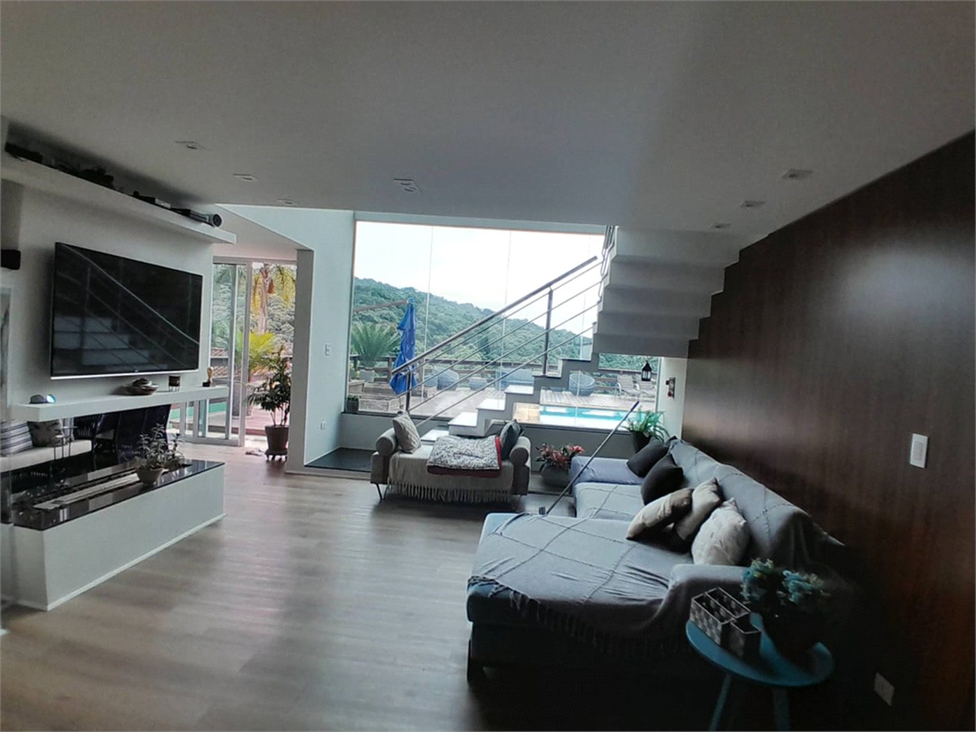 Casa à venda com 3 quartos, sendo 1 suíte,  no condomínio Alpes da Cantareira, Mairiporã - SP