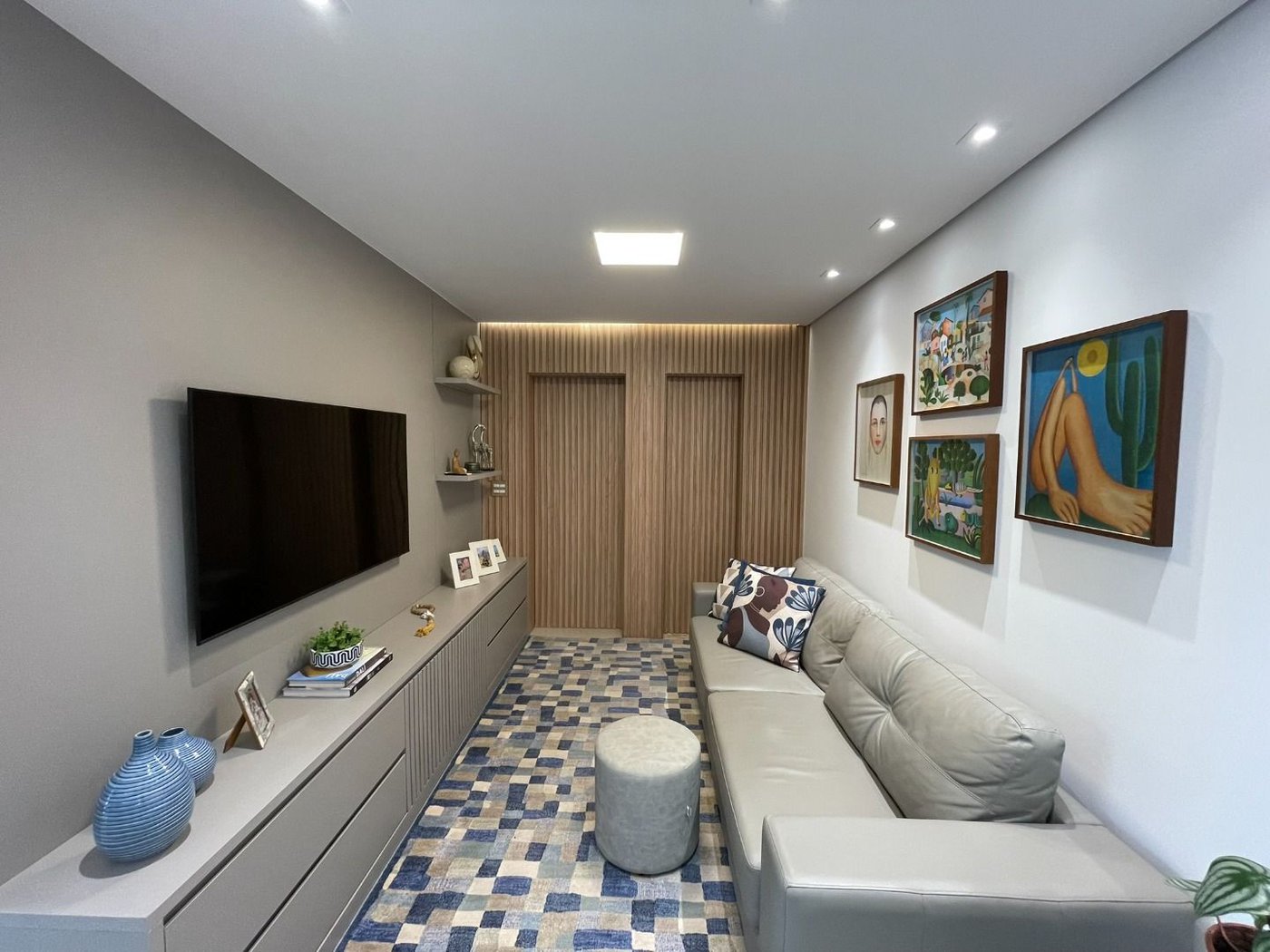 Apartamento 1 suíte com closet, 1 vaga demarcada, Embaré, Santos