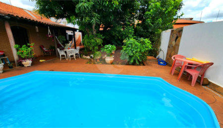 Casa à venda com 4 quartos, sendo 1 suíte,  em Jardim Nova Época, Araraquara, SP