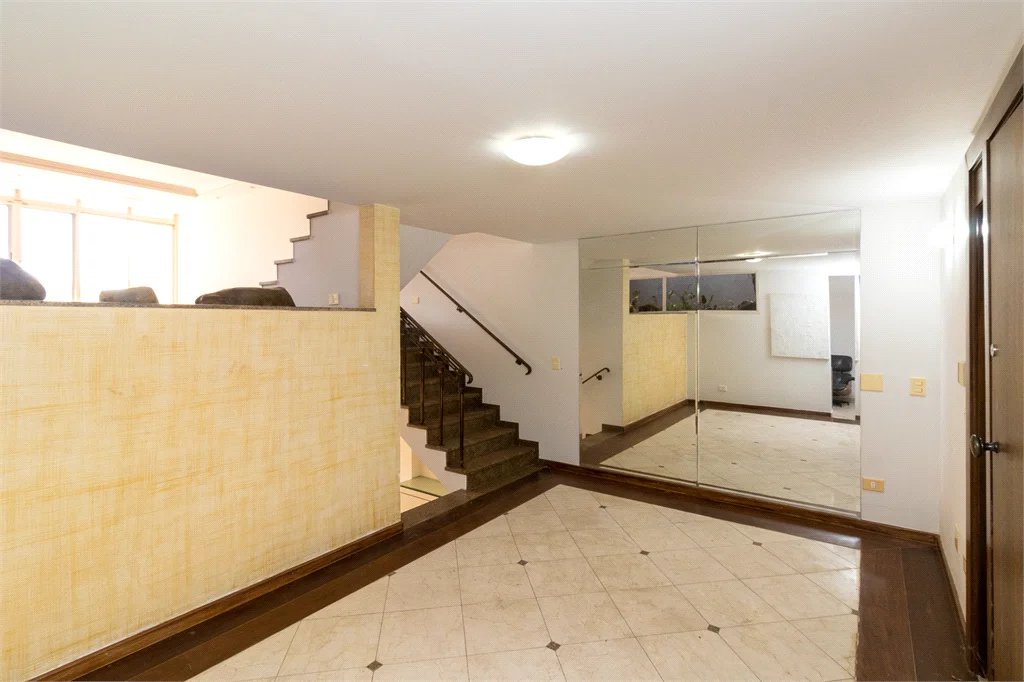Sobrado à venda com 6 quartos, sendo 4 suítes, em Alto da Lapa, São Paulo, SP