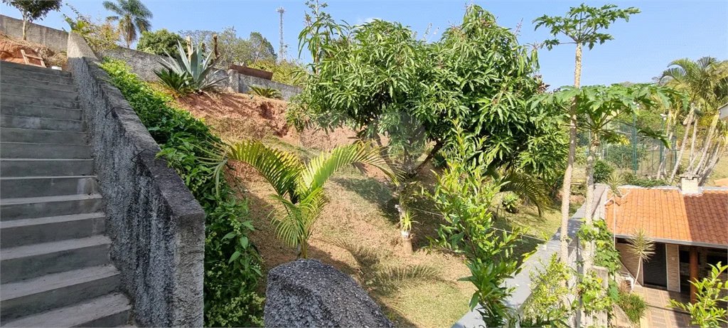 Casa à venda com 3 quartos, sendo 1 suíte, no condomínio Chácaras do Lago, Vinhedo - SP