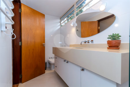 Casa Térrea à venda com 3 quartos, sendo 1 suíte,  em Alto da Boa Vista, São Paulo, SP