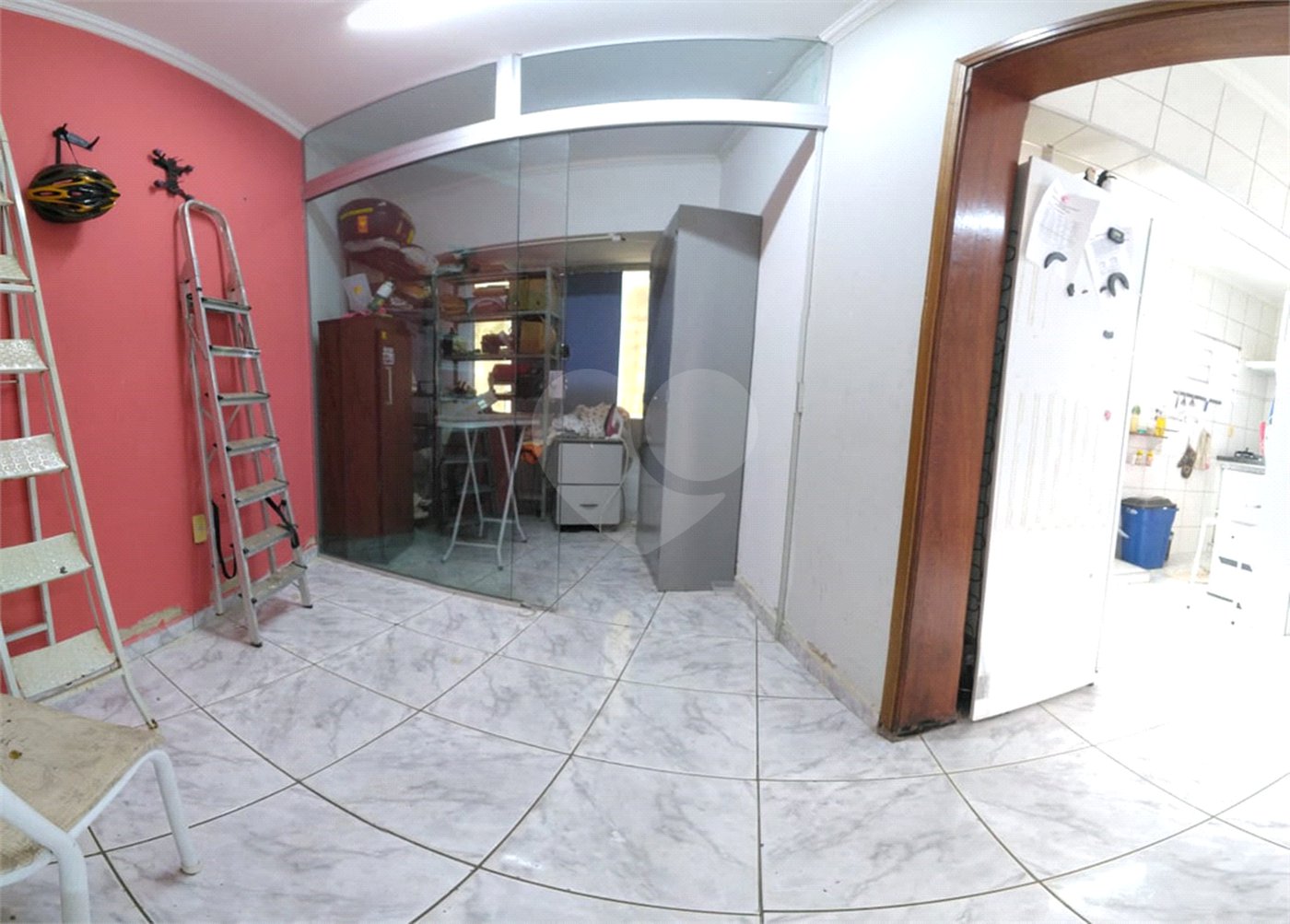 Sobrado com 3 suítes.
