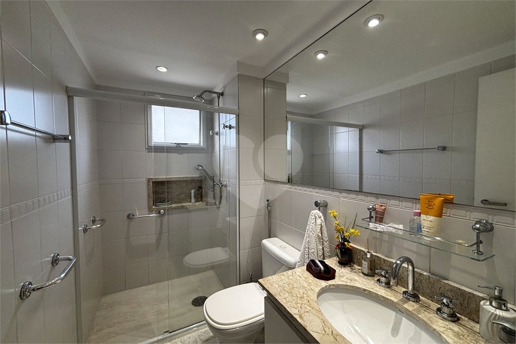 Apartamento para alugar com 3 suítes em Vila Romana, São Paulo, SP