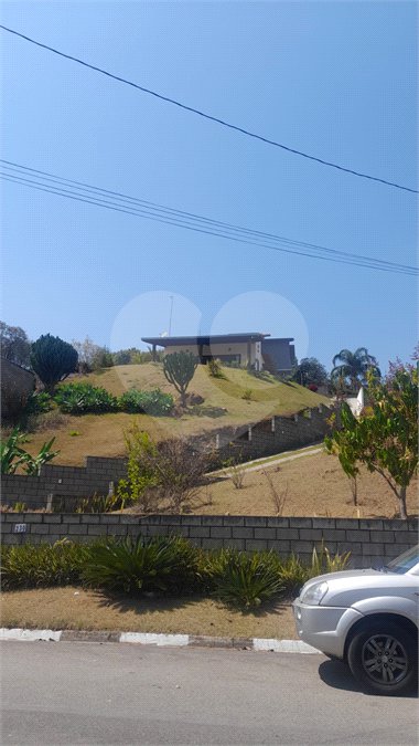 Casa à venda com 3 quartos, sendo 2 suítes, no condomínio Outeiro das Flores, Itupeva - SP