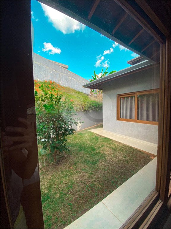 Casa à venda com 4 quartos, sendo 2 suítes, no condomínio Suíça da Cantareira, Mairiporã - SP