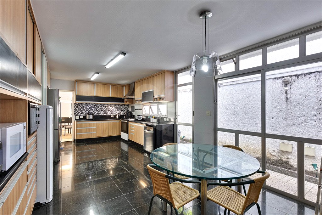 Casa à venda com 4 suítes em Jardim Cordeiro, São Paulo, SP