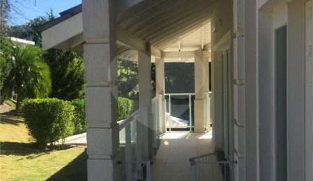 Casa à venda com 4 quartos, sendo 3 suítes,  no condomínio Suíça da Cantareira, Mairiporã - SP