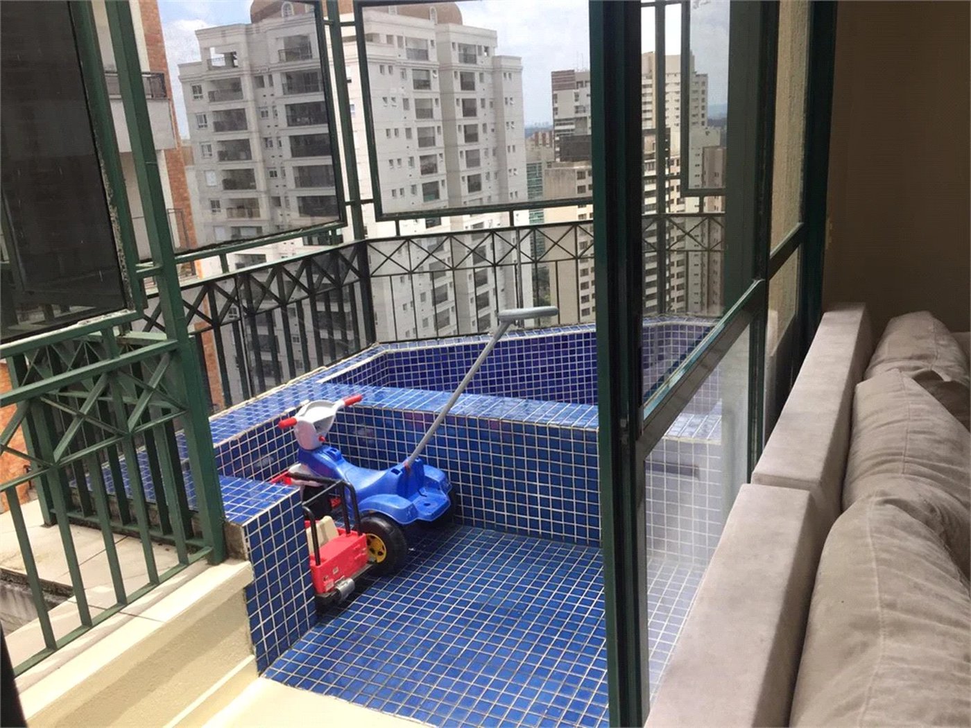 Apartamento à venda com 3 suítes em Vila Suzana, São Paulo, SP