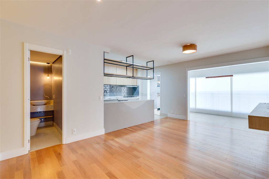 Apartamento à venda com 3 quartos, sendo 2 suítes, em Santo Amaro, São Paulo, SP