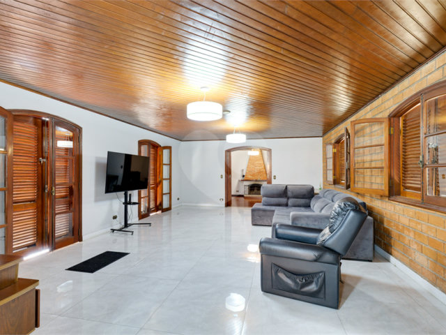 Casa Térrea à venda com 5 quartos, sendo 2 suítes,  em Alto da Boa Vista, São Paulo, SP
