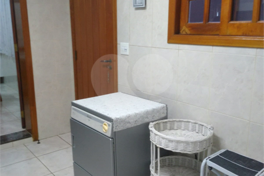 Casa à venda com 4 quartos, sendo 3 suítes, no condomínio Da Serra, São Paulo - SP