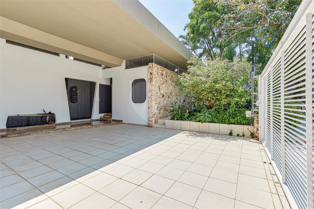 Casa de Vila à venda com 4 quartos, sendo 3 suítes,  em Alto da Boa Vista, São Paulo, SP