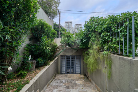 Sobrado à venda com 4 quartos, sendo 1 suíte, em Brooklin Velho, São Paulo, SP