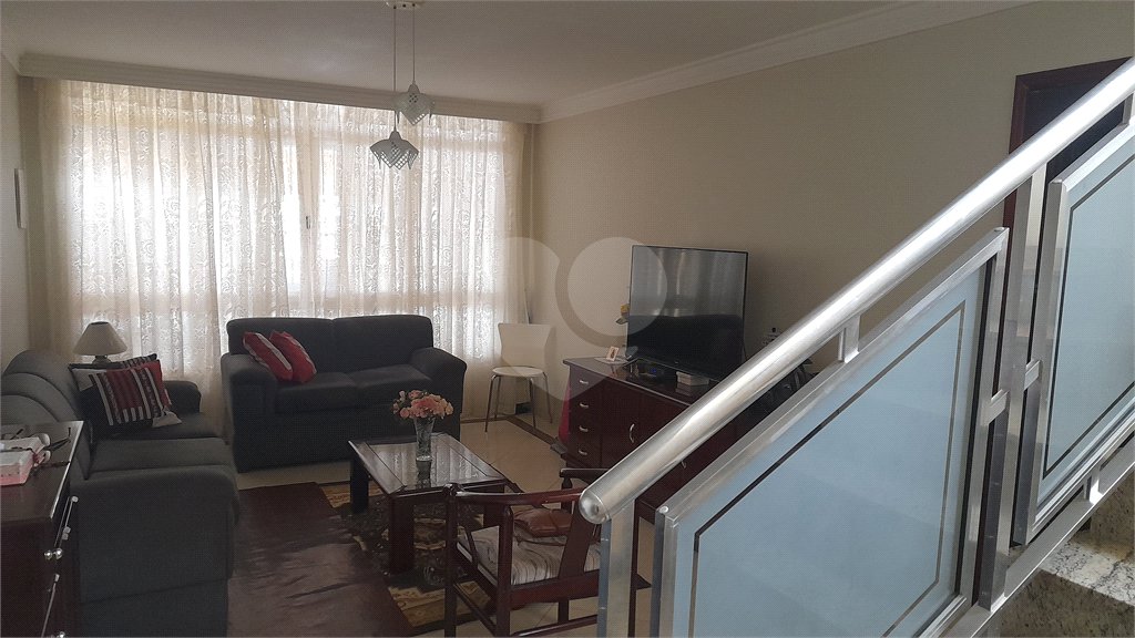 Sobrado à venda com 3 quartos, sendo 1 suíte, em Vila Nivi, São Paulo, SP