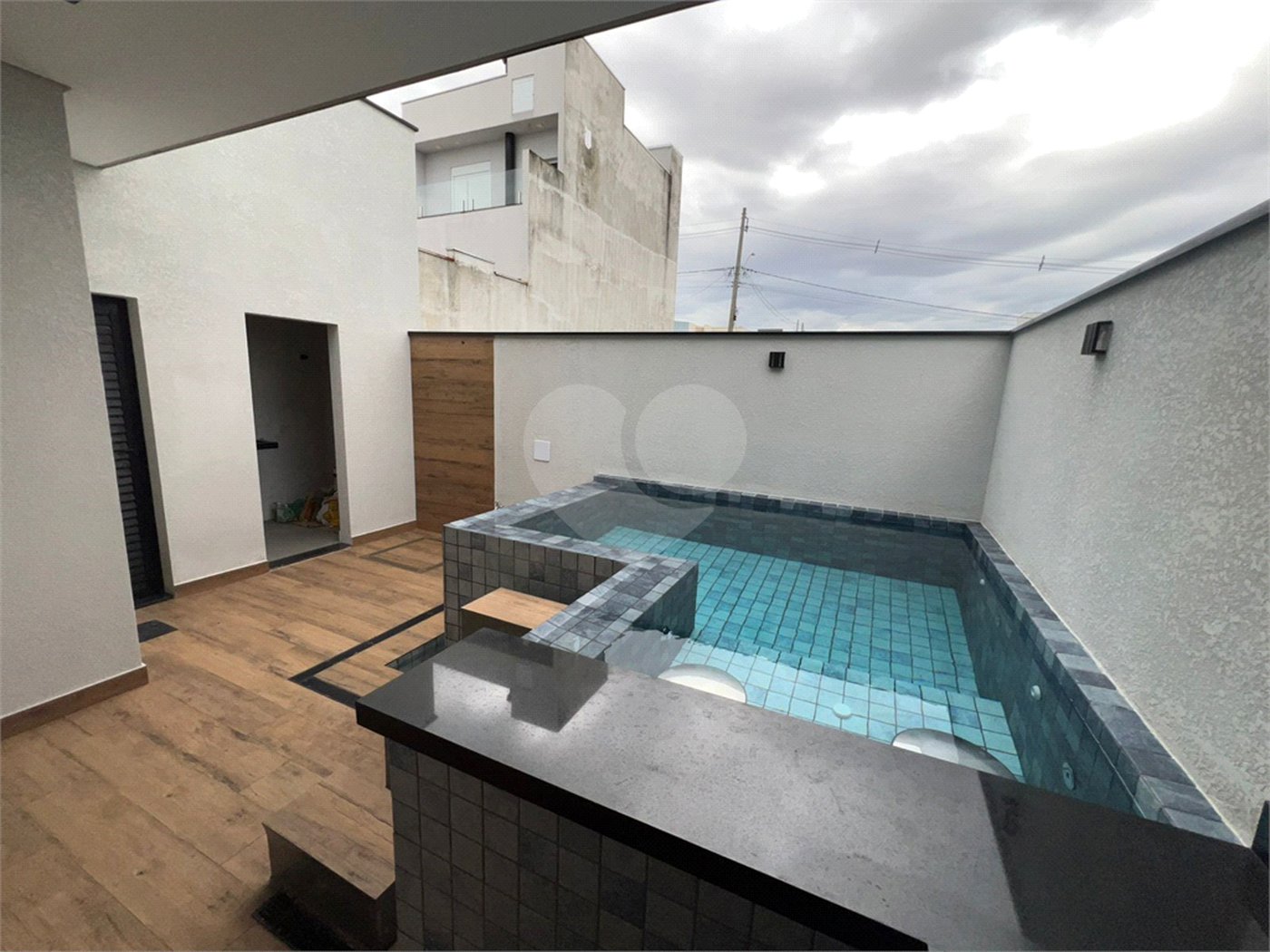 Casa à venda com 3 quartos, sendo 1 suíte, no condomínio Horto Florestal Villagio, Sorocaba - SP