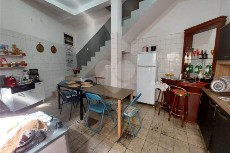 Sobrado à venda com 3 quartos em Vila Mangalot, São Paulo, SP