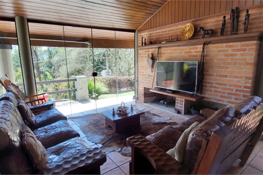 Casa à venda com 3 quartos, sendo 2 suítes, no condomínio Alpes de Caieiras, Caieiras - SP