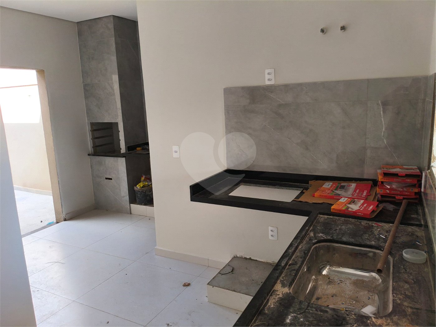 Casa à venda com 3 quartos, sendo 1 suíte, no condomínio Tivolli, Itapetininga - SP