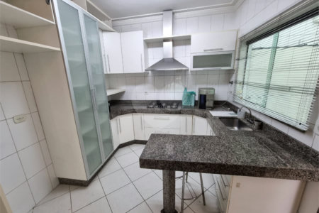 Casa à venda ou para alugar com 3 quartos, sendo 1 suíte,  em Bosque da Saúde, São Paulo, SP