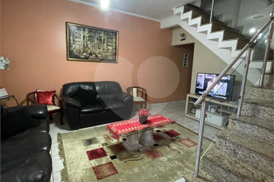 Sobrado à venda com 5 quartos, sendo 1 suíte,  em Vila Gustavo, São Paulo, SP