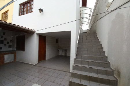 Sobrado à venda com 4 quartos, sendo 3 suítes,  em Cidade São Francisco, São Paulo, SP