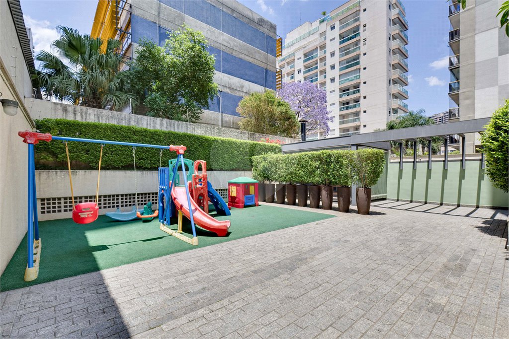 Apartamento à venda com 3 quartos, sendo 2 suítes, em Santo Amaro, São Paulo, SP