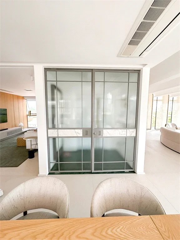 Apartamento à venda com 4 suítes em Vila Cordeiro, São Paulo, SP