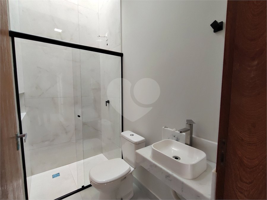 Casa à venda com 3 quartos, sendo 1 suíte, no condomínio Lago dos Ipês, Itapetininga - SP