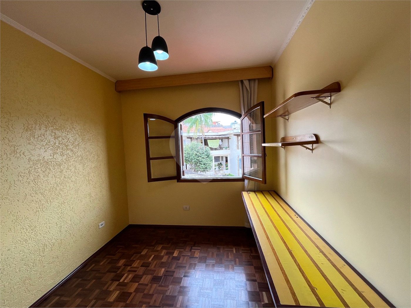 Sobrado à venda com 4 quartos, sendo 2 suítes, em Tremembé, São Paulo, SP