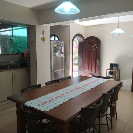 Casa à venda ou para alugar com 3 quartos, sendo 1 suíte, em Estação, São Roque, SP