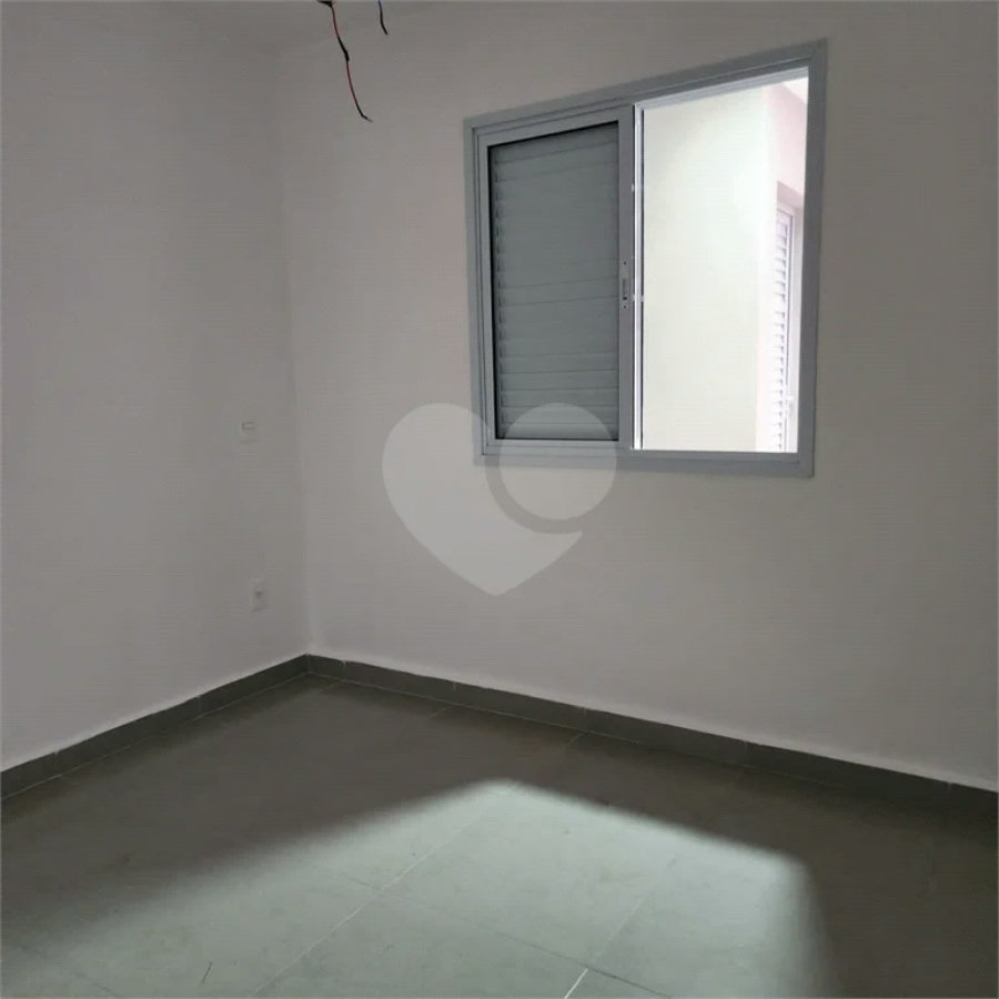 Casa à venda com 2 quartos, sendo 1 suíte, no condomínio Residencial Sanches, São Paulo - SP