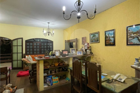 Sobrado à venda com 4 quartos, sendo 1 suíte,  em Vila Suissa, Mogi das Cruzes, SP