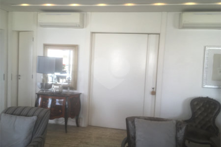 Apartamento à venda com 4 quartos, sendo 3 suítes, em Moema, São Paulo, SP