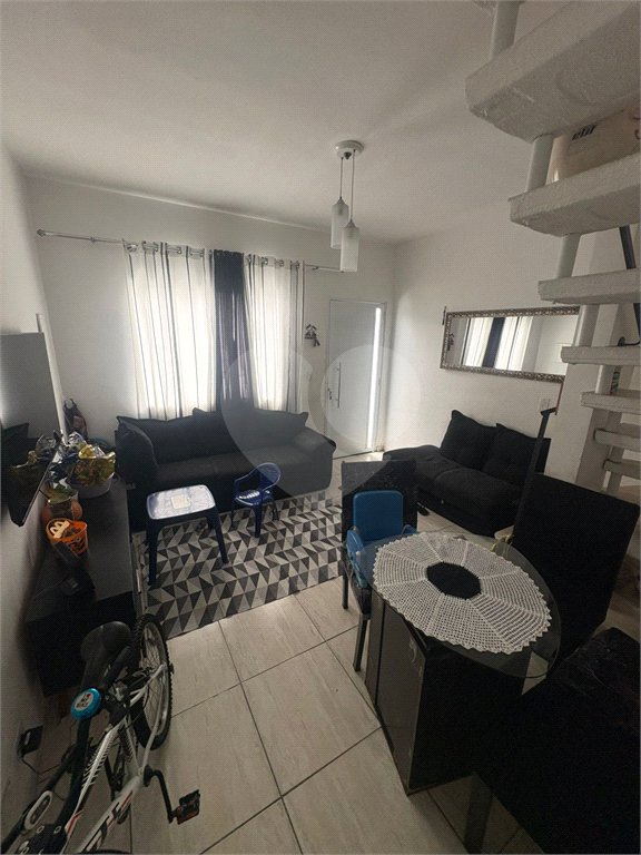 Casa à venda com 2 quartos no condomínio Carvalho Lagares, Poá - SP
