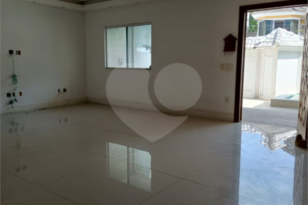 Casa à venda com 4 quartos, sendo 1 suíte, no condomínio Atlantico Sul, Rio de Janeiro - RJ