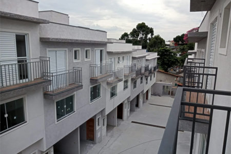 Casa à venda com 2 suítes no condomínio Residencial Napoles, São Paulo - SP