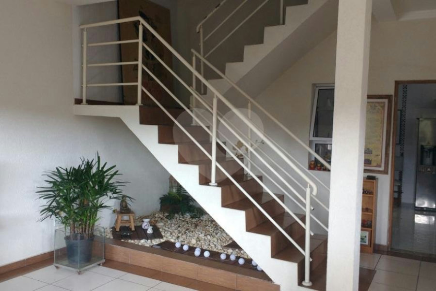 Sobrado à venda com 3 quartos, sendo 1 suíte, em Tremembé, São Paulo, SP