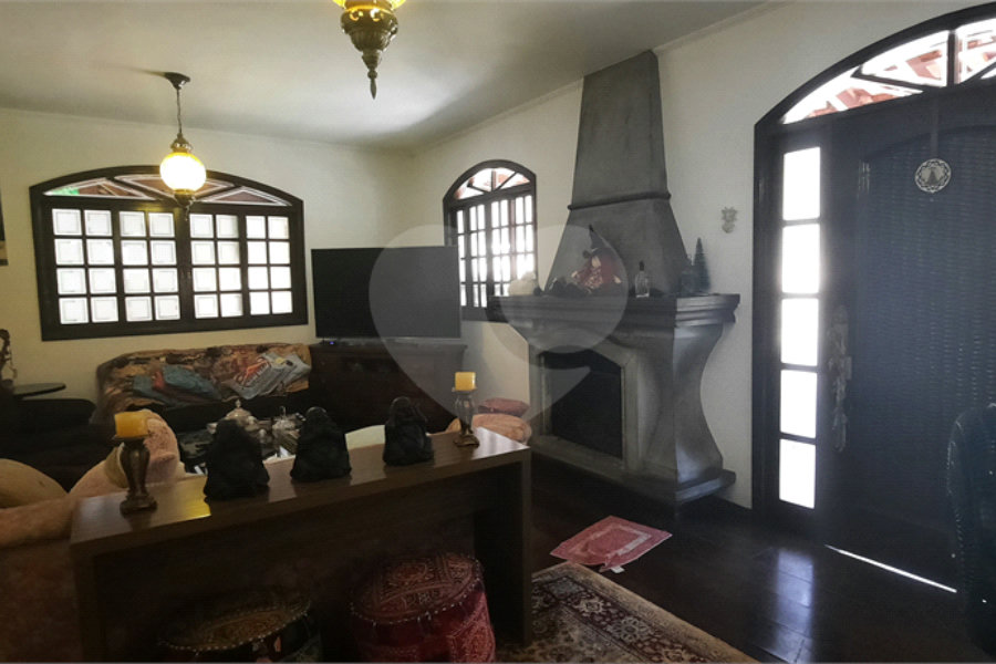 Casa à venda com 4 quartos, sendo 1 suíte, no condomínio Parque Imperial da Cantareira, Mairiporã - SP